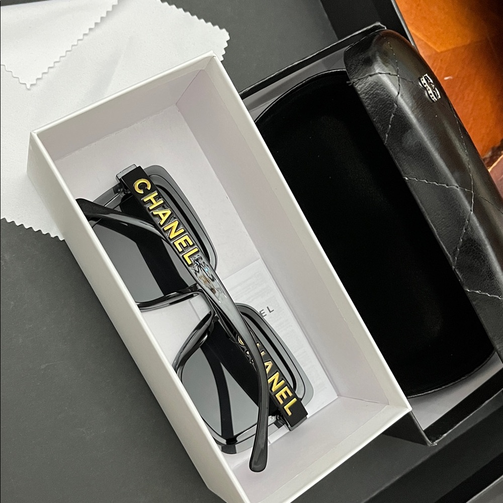 Chanel sunglasses - Picture 10 of 14